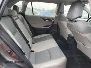 2023 Toyota RAV4 XLE Premium z VIN 2T3A1RFVXPC389584, wystawiony jako Copart lot #56968825 z przebiegiem 15 098 mil mil oraz Szkoda całkowita • Salvage title. Historia ofert i sprzedaży dostępna na DreamBid. Obrazek 11.