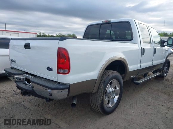 2006 Ford F-250 XL z VIN 1FTSW21Y06EC79422, wystawiony jako IAAI lot #41938490 z przebiegiem 172 623 mil mil oraz . Historia ofert i sprzedaży dostępna na DreamBid. Obrazek 4.