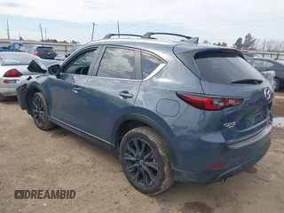2023 Mazda CX-5 S Carbon Edition z VIN JM3KFBCM6P0288402, wystawiony jako IAAI lot #41682386 z przebiegiem 30 482 mil mil oraz . Historia ofert i sprzedaży dostępna na DreamBid. Obrazek 3.