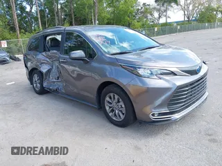 2024 Toyota Sienna XLE with VIN 5TDYRKEC7RS224934, listed as a IAAI auction lot 41566634 with 18,963 mi miles. Bid and sale history available at carsss.com. Image 1.