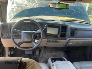 2001 Chevrolet Suburban LS with VIN 3GNEC16T51G289417, listed as a Copart auction lot 64549525 with 232,742 mi miles and Clean title. Bid and sale history available at DreamBid. Image 9.