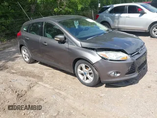 2012 Ford Focus SE z VIN 1FAHP3K2XCL354485, wystawiony jako IAAI lot #42344421 z przebiegiem 76 409 mil mil oraz . Historia ofert i sprzedaży dostępna na DreamBid. Obrazek 1.