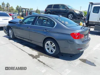 2016 BMW 3 Series 328i z VIN WBA8E9G52GNT84514, wystawiony jako IAAI lot #42396193 z przebiegiem 94 961 mil mil oraz . Historia ofert i sprzedaży dostępna na DreamBid. Obrazek 3.