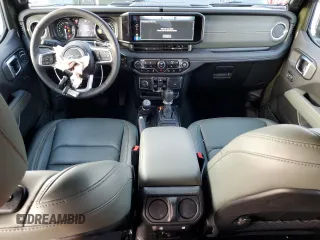 2024 Jeep Wrangler High Altitude z VIN 1C4RJXU68RW152890, wystawiony jako Copart lot #86656484 z przebiegiem 984 mil mil oraz Szkoda całkowita • Salvage title. Historia ofert i sprzedaży dostępna na DreamBid. Obrazek 8.