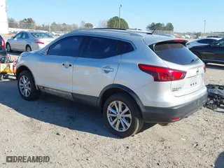2017 Nissan Rogue Sport SV with VIN JN1BJ1CP6HW010659, listed as a IAAI auction lot 41024516 with 165,498 mi miles. Bid and sale history available at carsss.com. Image 3.