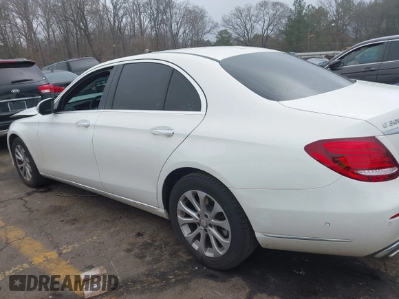 2017 Mercedes-Benz E-Class E 300 Luxury with VIN WDDZF4KB9HA072483, listed as a IAAI auction lot 41805058 with 131,890 mi miles. Bid and sale history available at carsss.com. Image 14.