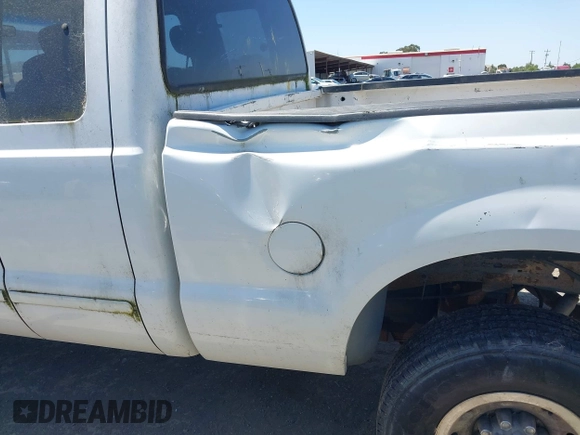 2003 Ford F-250 XL z VIN 1FTNX20L93ED80955, wystawiony jako IAAI lot #42160315 z przebiegiem 311 244 mil mil oraz . Historia ofert i sprzedaży dostępna na DreamBid. Obrazek 6.