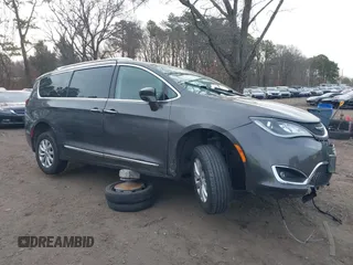 2018 Chrysler Pacifica Touring L Plus z VIN 2C4RC1EG9JR234929, wystawiony jako IAAI lot #41889519 z przebiegiem 87 924 mil mil oraz . Historia ofert i sprzedaży dostępna na DreamBid. Obrazek 12.