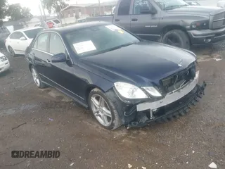 2013 Mercedes-Benz E 350 Luxury z VIN WDDHF5KB8DA763466, wystawiony jako IAAI lot #42388714 z przebiegiem 109 323 mil mil oraz . Historia ofert i sprzedaży dostępna na DreamBid. Obrazek 1.