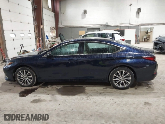 2021 Lexus ES 350 z VIN 58ADZ1B1XMU087881, wystawiony jako IAAI lot #42264527 z przebiegiem 15 273 mil mil oraz . Historia ofert i sprzedaży dostępna na DreamBid. Obrazek 14.