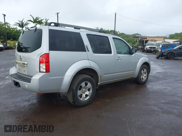 2012 Nissan Pathfinder S z VIN 5N1AR1NN7CC631069, wystawiony jako IAAI lot #39690253 z przebiegiem 135 828 mil mil oraz . Historia ofert i sprzedaży dostępna na DreamBid. Obrazek 4.