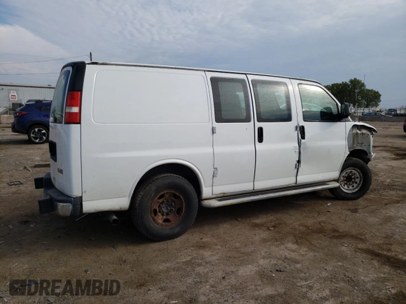 2015 GMC Savana Cargo z VIN 1GTW7FCF2F1904640, wystawiony jako Copart lot #71455204 z przebiegiem 131 854 mil mil oraz Szkoda całkowita • Salvage title. Historia ofert i sprzedaży dostępna na DreamBid. Obrazek 3.