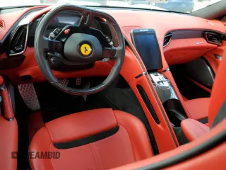 2022 Ferrari Roma z VIN ZFF98RNA1N0279070, wystawiony jako Copart lot #61832983 z przebiegiem Nie podano mil oraz Szkody całkowita. Historia ofert i sprzedaży dostępna na DreamBid. Obrazek 8.