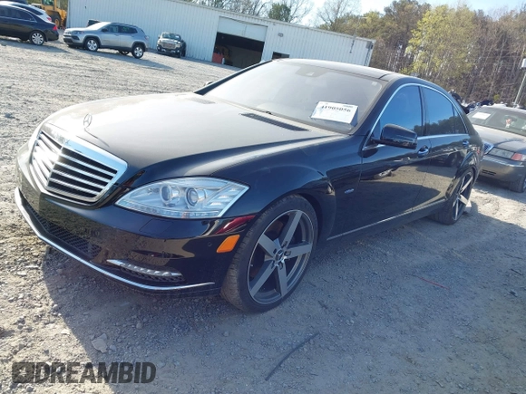 2012 Mercedes-Benz S 550 z VIN WDDNG9EB9CA453330, wystawiony jako IAAI lot #41905056 z przebiegiem Nie podano mil oraz . Historia ofert i sprzedaży dostępna na DreamBid. Obrazek 2.