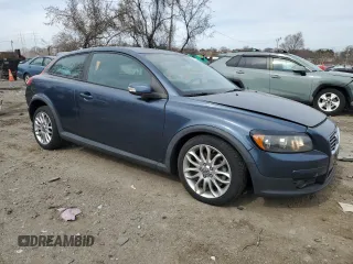 2008 Volvo C30 Version 1.0 z VIN YV1MK672582068049, wystawiony jako Copart lot #49719115 z przebiegiem 103 018 mil mil oraz Szkody całkowita. Historia ofert i sprzedaży dostępna na DreamBid. Obrazek 4.