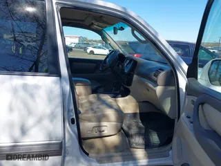 2005 Toyota Land Cruiser with VIN JTEHT05J652071111, listed as a IAAI auction lot 41900179 with 195,717 mi miles. Bid and sale history available at carsss.com. Image 5.