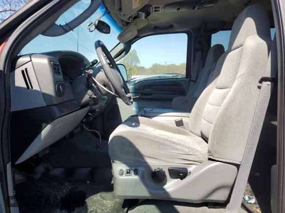 2001 Ford Excursion XLT with VIN 1FMNU41S11EC37131, listed as a Copart auction lot 52446135 with 259,619 mi miles and Clean Title. Bid and sale history available at DreamBid. Image 7.