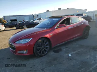 2015 Tesla Model S 85D with VIN 5YJSA1E40FF114095, listed as a Copart auction lot 84114284 with 114,882 mi miles and Salvage Title. Bid and sale history available at carsss.com. Image 1.