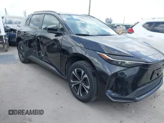 2023 Toyota bZ4X XLE z VIN JTMABACA0PA022187, wystawiony jako IAAI lot #42537061 z przebiegiem 21 420 mil mil oraz . Historia ofert i sprzedaży dostępna na DreamBid. Obrazek 1.
