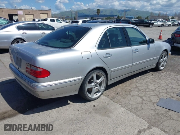 2001 Mercedes-Benz E 320 z VIN WDBJF65J51B311774, wystawiony jako IAAI lot #41953089 z przebiegiem 170 338 mil mil oraz . Historia ofert i sprzedaży dostępna na DreamBid. Obrazek 4.