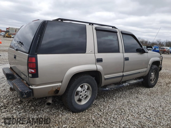 2000 Chevrolet Tahoe Z71 with VIN 1GNEK13R1YR116418, listed as a Copart auction lot 50961645 with 239,452 mi miles and Salvage title. Bid and sale history available at DreamBid. Image 3.