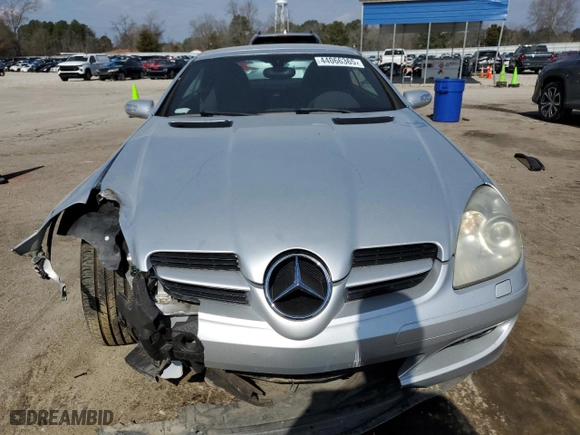 2006 Mercedes-Benz SLK-Class 3.5L with VIN WDBWK56F56F100161, listed as a Copart auction lot 44066365 with 24,960 mi miles and Salvage Title. Bid and sale history available at carsss.com. Image 5.