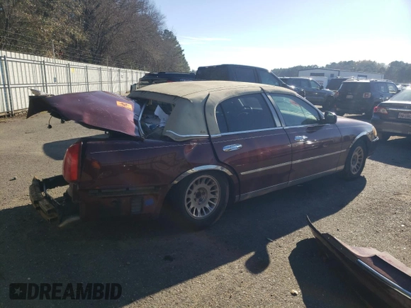 2001 Lincoln Town Car Cartier z VIN 1LNHM83WX1Y732737, wystawiony jako Copart lot #48216445 z przebiegiem 103 262 mil mil oraz Szkoda całkowita • Salvage title. Historia ofert i sprzedaży dostępna na DreamBid. Obrazek 3.
