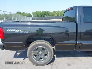 2006 Dodge Dakota SLT z VIN 1D7HE42NX6S666354, wystawiony jako IAAI lot #42394779 z przebiegiem 124 633 mil mil oraz . Historia ofert i sprzedaży dostępna na DreamBid. Obrazek 13.