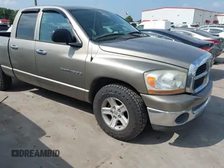 2006 Dodge 1500 SLT z VIN 1D7HA18NX6S565719, wystawiony jako IAAI lot #42431238 z przebiegiem 106 152 mil mil oraz . Historia ofert i sprzedaży dostępna na DreamBid. Obrazek 1.