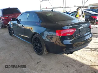 2016 Audi A5 Premium Plus z VIN WAUM2AFR1GA057428, wystawiony jako IAAI lot #41908949 z przebiegiem 103 478 mil mil oraz . Historia ofert i sprzedaży dostępna na DreamBid. Obrazek 3.