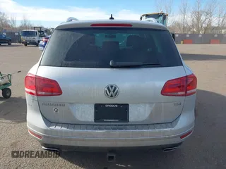 2015 Volkswagen Touareg Lux с VIN WVGEP9BP2FD001793, выставлен на аукционе IAAI как лот 41495609 с пробегом 138 239 миль миль и . История ставок и продаж доступна на DreamBid. Изображение 16.