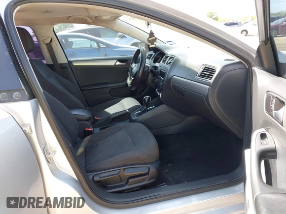 2015 Volkswagen Jetta SE with VIN 3VWD17AJ8FM258414, listed as a IAAI auction lot 42476922 with 169,569 mi miles and . Bid and sale history available at DreamBid. Image 5.