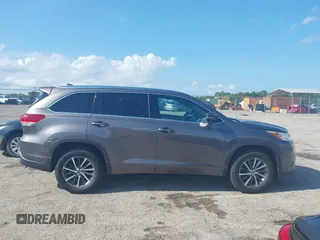 2017 Toyota Highlander XLE with VIN 5TDKZRFH6HS205427, listed as a IAAI auction lot 42581825 with Not provided miles and . Bid and sale history available at DreamBid. Image 14.