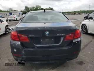 2013 BMW 5 Series 528i xDrive z VIN WBAXH5C57DD111555, wystawiony jako Copart lot #57284575 z przebiegiem 145 947 mil mil oraz Tytuł czysty. Historia ofert i sprzedaży dostępna na DreamBid. Obrazek 6.