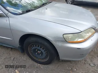 2002 Honda Accord LX с VIN 1HGCG56492A130101, выставлен на аукционе IAAI как лот 42643424 с пробегом 249 349 миль миль и . История ставок и продаж доступна на DreamBid. Изображение 6.