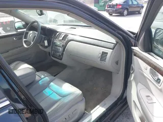 2011 Cadillac DTS Luxury Collection z VIN 1G6KD5E68BU125706, wystawiony jako IAAI lot #41832715 z przebiegiem 103 017 mil mil oraz . Historia ofert i sprzedaży dostępna na DreamBid. Obrazek 5.