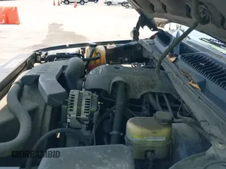 2002 Chevrolet Tahoe Z71 z VIN 1GNEK13T22R314086, wystawiony jako IAAI lot #42559524 z przebiegiem 256 113 mil mil oraz . Historia ofert i sprzedaży dostępna na DreamBid. Obrazek 20.