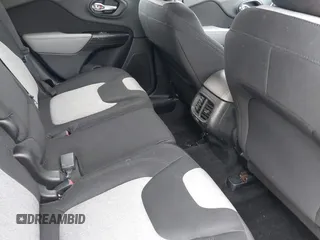 2014 Jeep Cherokee Altitude z VIN 1C4PJMCS4EW178143, wystawiony jako IAAI lot #42337462 z przebiegiem 240 796 mil mil oraz . Historia ofert i sprzedaży dostępna na DreamBid. Obrazek 8.