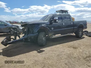 2015 Ford F-250 Lariat z VIN 1FT7W2BT2FED53139, wystawiony jako Copart lot #56971205 z przebiegiem 209 948 mil mil oraz Szkoda całkowita • Salvage title. Historia ofert i sprzedaży dostępna na DreamBid. Obrazek 1.