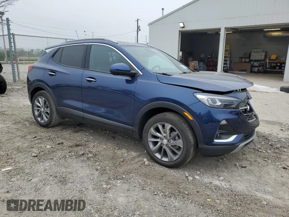 2022 Buick Encore GX Essence с VIN KL4MMFSL4NB046100, выставлен на аукционе Copart как лот 56189995 с пробегом 16 319 миль миль и Списание • Salvage title. История ставок и продаж доступна на DreamBid. Изображение 4.