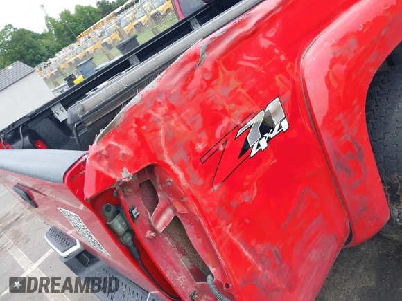 2005 Chevrolet Colorado LS Z71 с VIN 1GCDT196858158925, выставлен на аукционе IAAI как лот 42313889 с пробегом 142 493 миль миль и . История ставок и продаж доступна на DreamBid. Изображение 6.