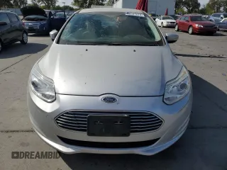 2013 Ford Focus Electric z VIN 1FADP3R45DL353574, wystawiony jako Copart lot #68591674 z przebiegiem 83 353 mil mil oraz Tytuł czysty. Historia ofert i sprzedaży dostępna na DreamBid. Obrazek 5.