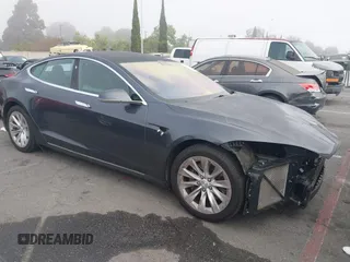 2017 Tesla Model S 60 z VIN 5YJSA1E11HF205255, wystawiony jako IAAI lot #42232952 z przebiegiem 74 439 mil mil oraz . Historia ofert i sprzedaży dostępna na DreamBid. Obrazek 1.