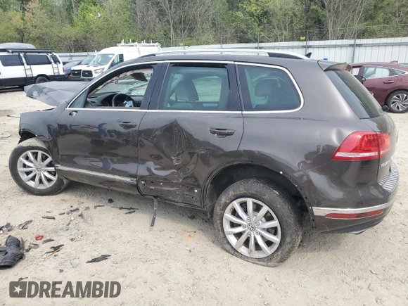 2016 Volkswagen Touareg Sport z VIN WVGEF9BP3GD013102, wystawiony jako Copart lot #53333375 z przebiegiem Nie podano mil oraz Szkoda całkowita • Salvage title. Historia ofert i sprzedaży dostępna na DreamBid. Obrazek 2.