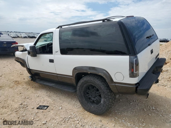 1996 Chevrolet Tahoe with VIN 3GNEK18R9TG165142, listed as a Copart auction lot 70018514 with 141,403 mi miles and Salvage Title. Bid and sale history available at carsss.com. Image 2.