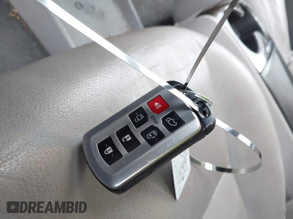 2018 Toyota Sienna XLE Auto Access Seat with VIN 5TDYZ3DCXJS907898, listed as a IAAI auction lot 42346946 with 119,903 mi miles and . Bid and sale history available at DreamBid. Image 11.