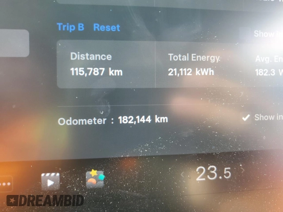 2019 Tesla Model 3 Mid Range z VIN 5YJ3E1EA0KF428001, wystawiony jako Copart lot #58480685 z przebiegiem 182 144 mil mil oraz Szkoda całkowita • Salvage title. Historia ofert i sprzedaży dostępna na DreamBid. Obrazek 9.