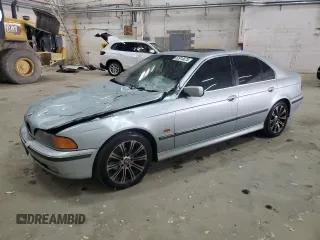 1998 BMW 5 Series 528iA with VIN WBADD6328WBW40098, listed as a Copart auction lot 52914675 with 249,562 mi miles and Salvage Title. Bid and sale history available at carsss.com. Image 1.