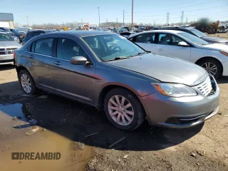 2013 Chrysler 200 Touring with VIN 1C3CCBBB4DN584205, listed as a Copart auction lot 48407555 with 132,130 mi miles and Salvage Title. Bid and sale history available at carsss.com. Image 4.