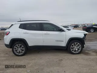 2024 Jeep Compass Latitude Lux with VIN 3C4NJDFN4RT169922, listed as a IAAI auction lot 41564166 with 16,097 mi miles and . Bid and sale history available at DreamBid. Image 13.